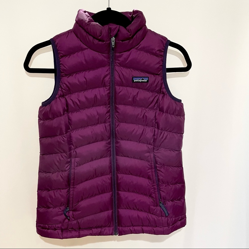 Patagonia girls maroon / purple down sweater vest Size Medium (10)